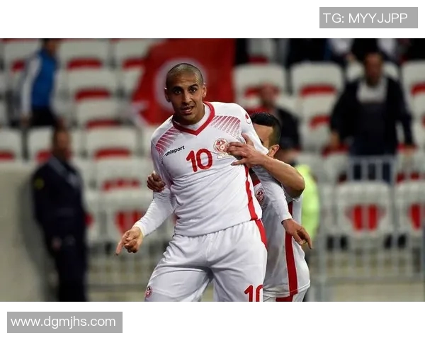 足球明星在伤痛中拼搏的传奇故事与不屈精神的真实写照